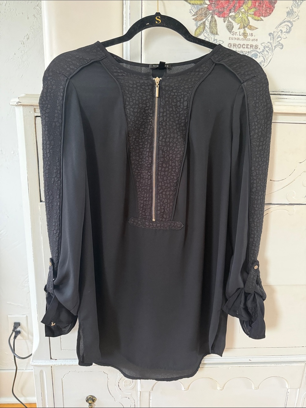Dynamite Black Zip-Front Long Sleeve Tunic